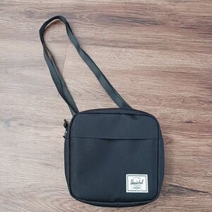 Herschel Classic Crossbody Black Small 6.75" x 7" x 2"